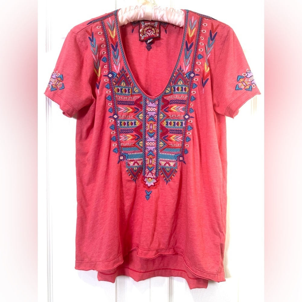 Johnny Was Laurelle Relaxed Fit Embroidered V-Neck Tee – Size Small - Picture 2 of 9